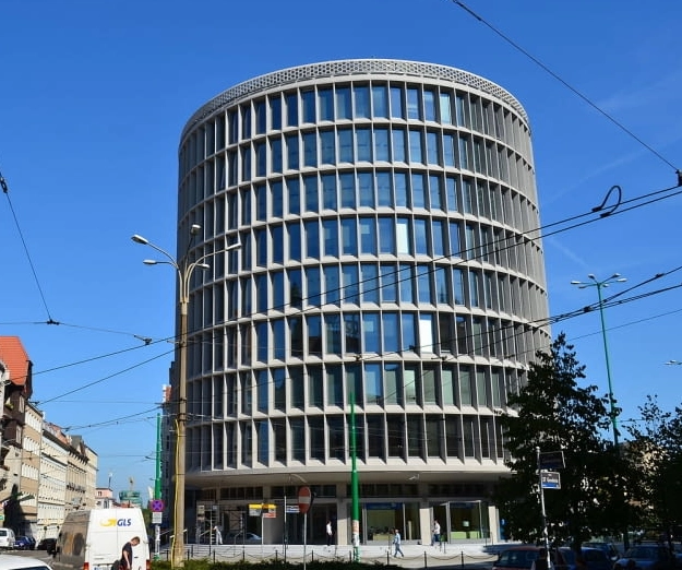 dobry architekt wnętrz Poznań, budynek Okrąglak